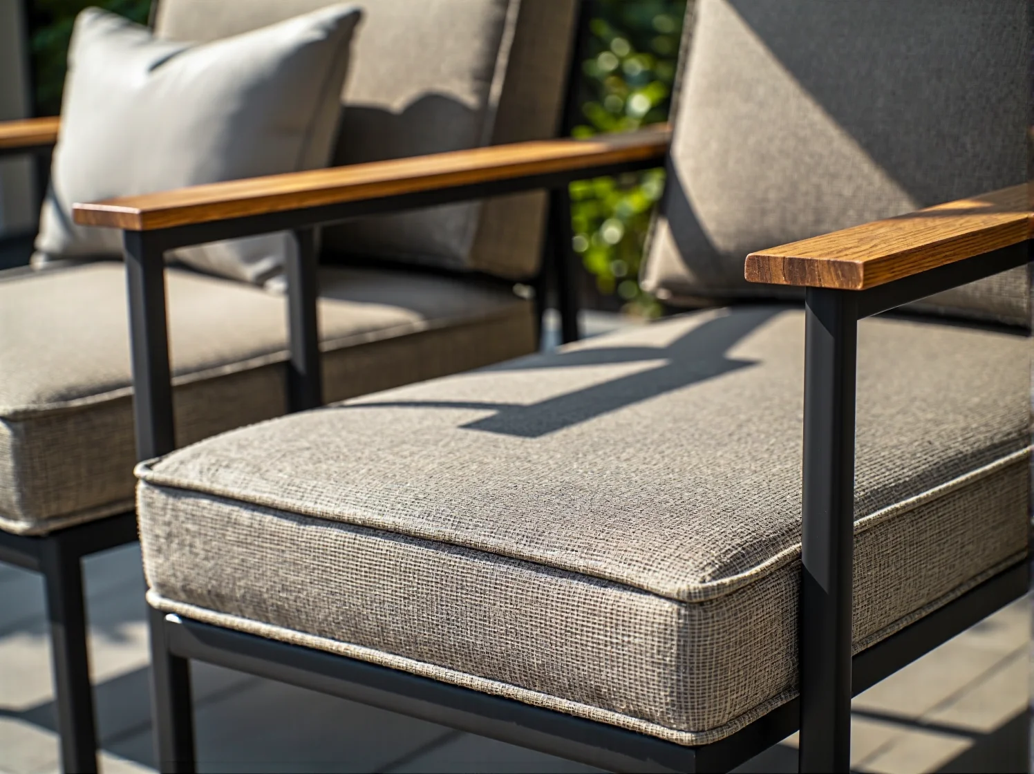 Stylowy i ekologiczny parasol ogrodowy na tarasie