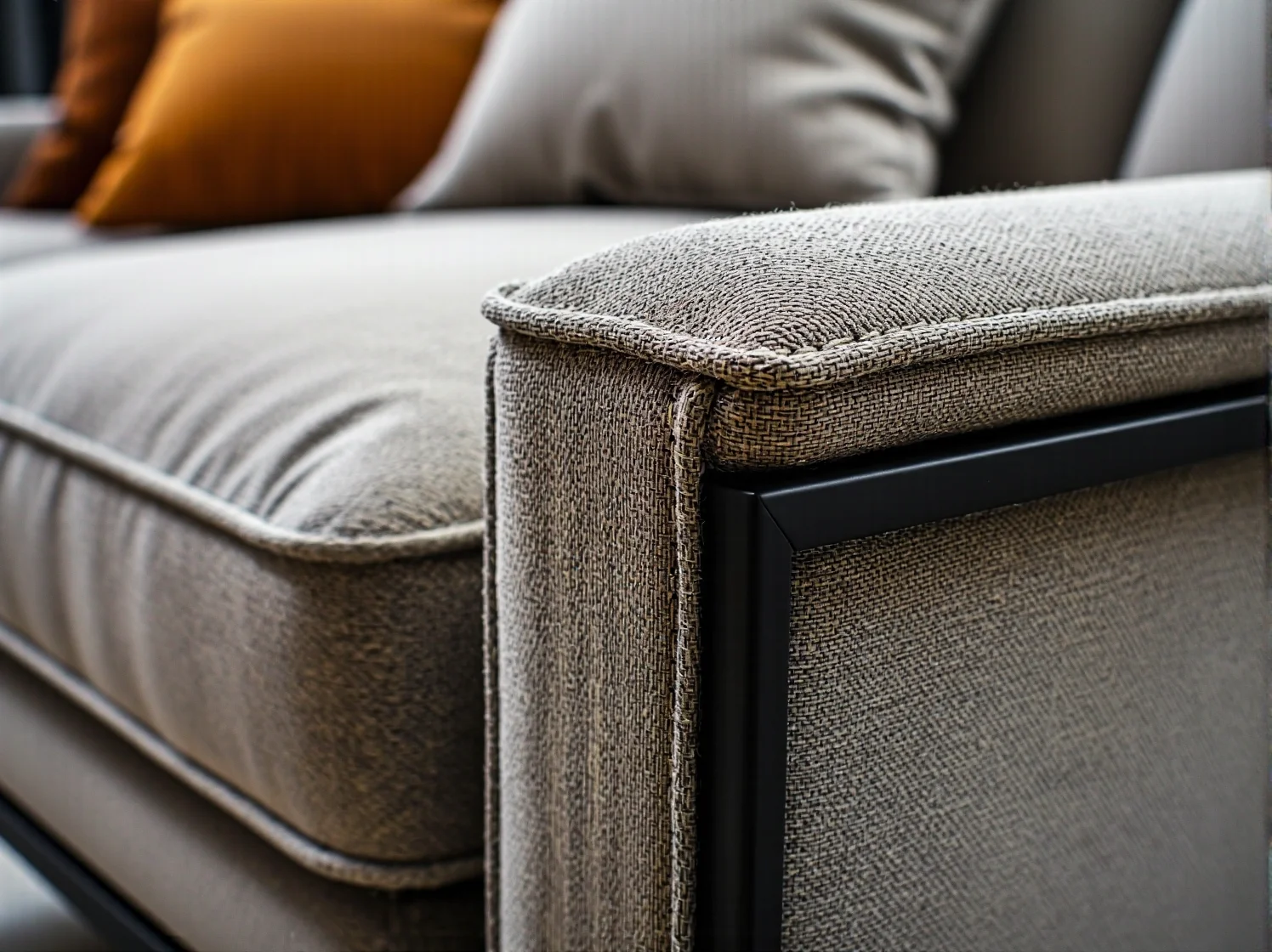 Nowoczesne elektronarzędzia smart współpracujące ze smartfonem podczas budowy półki drewnianej.