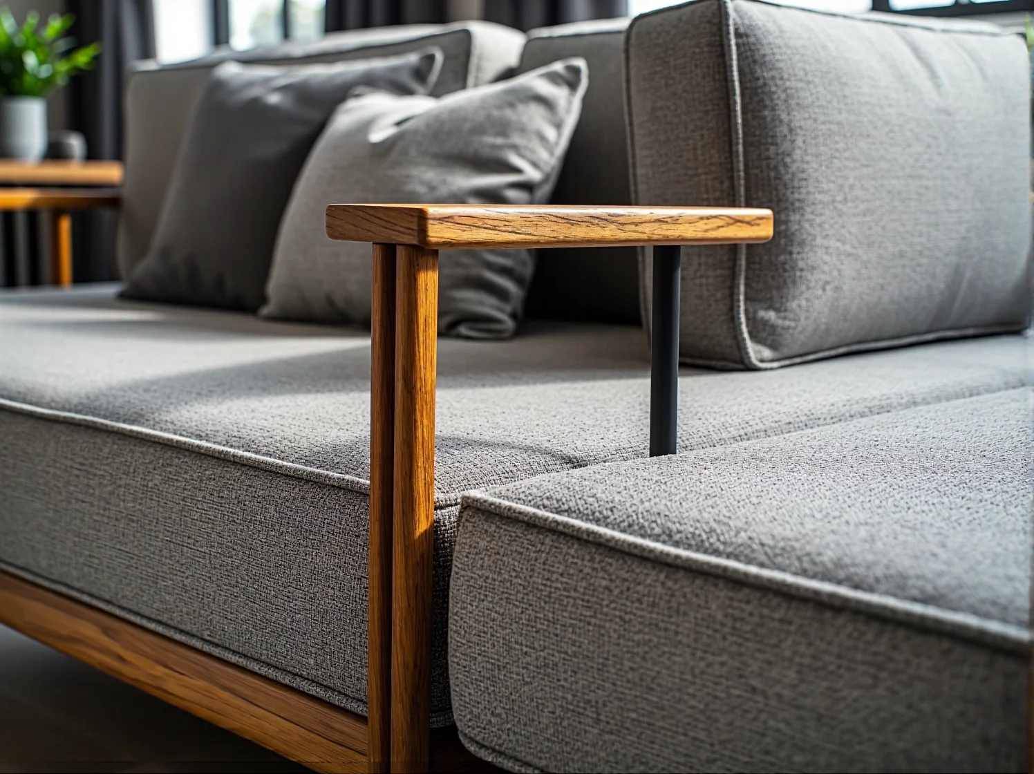 Kreatywny upcykling mebli drewnianych. Stare krzesło po renowacji w nowoczesnym stylu.